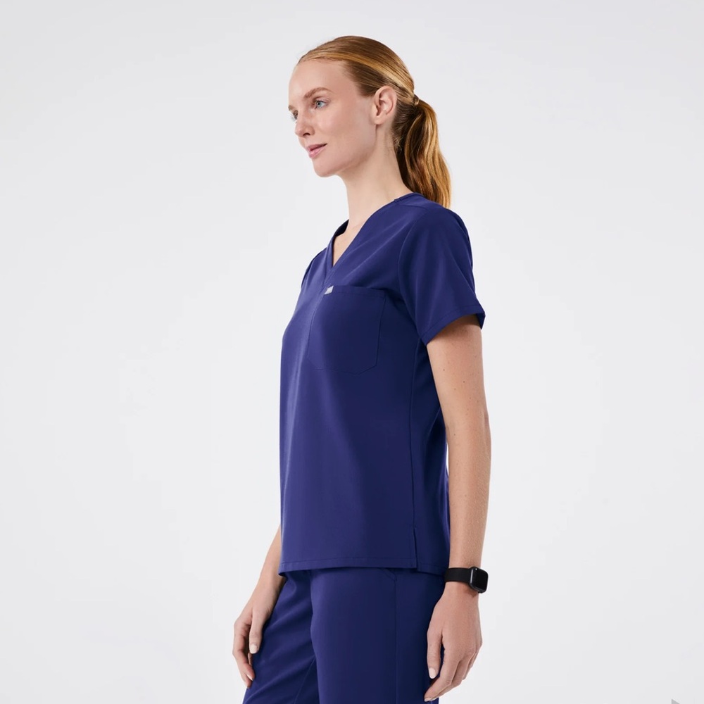 Figs Catarina one pocket scrub top women’s nurse scrubs navy blue Size XL - Picture 9 of 11